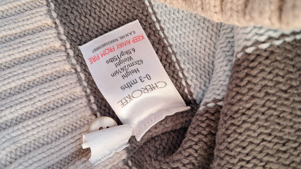 Sweter niemowlecy w rozmiarze 62 0-3 mies.