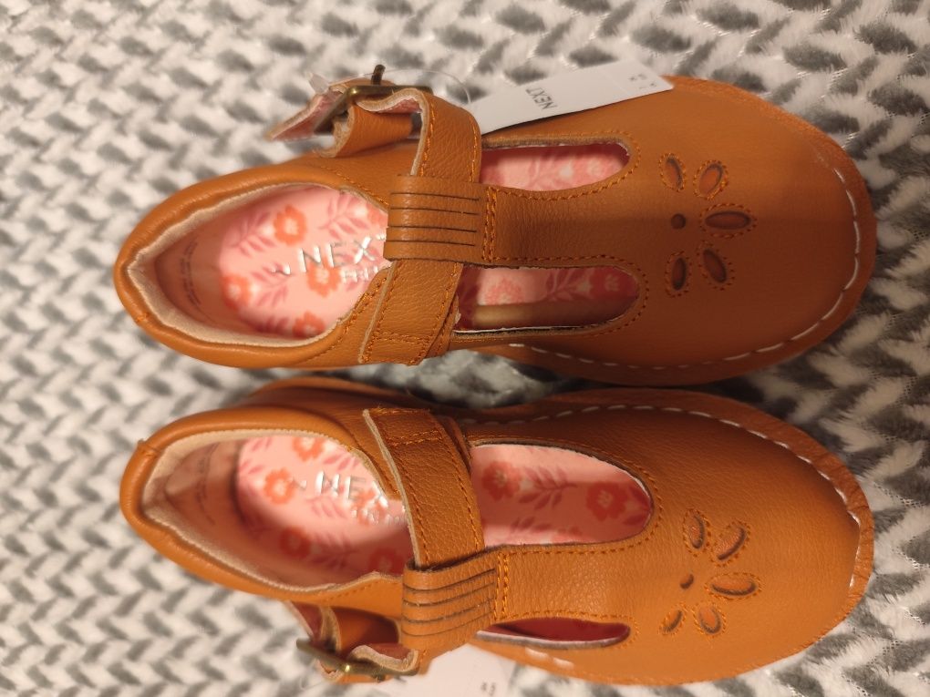 Nowe urocze buty skórzane, next r.24
