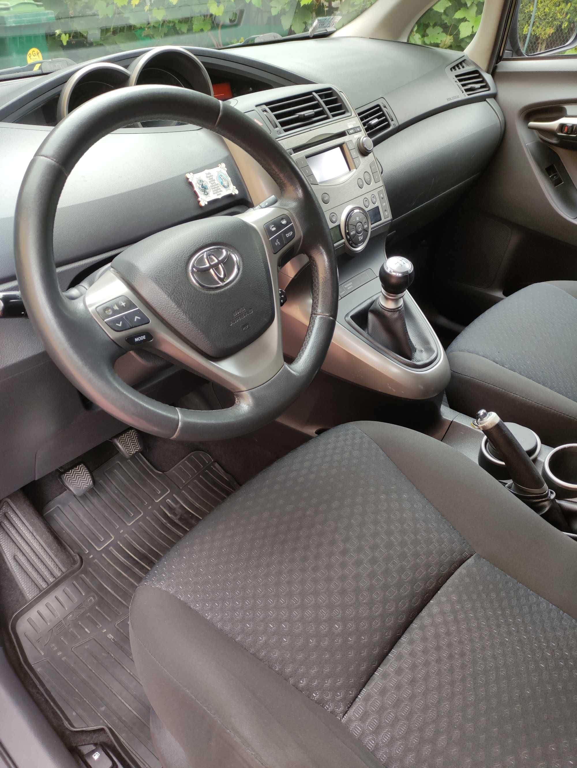 Toyota Verso 1,8 benzyna +LPG 147 KM 7 osobowy, tempomat,hak, rok 2009