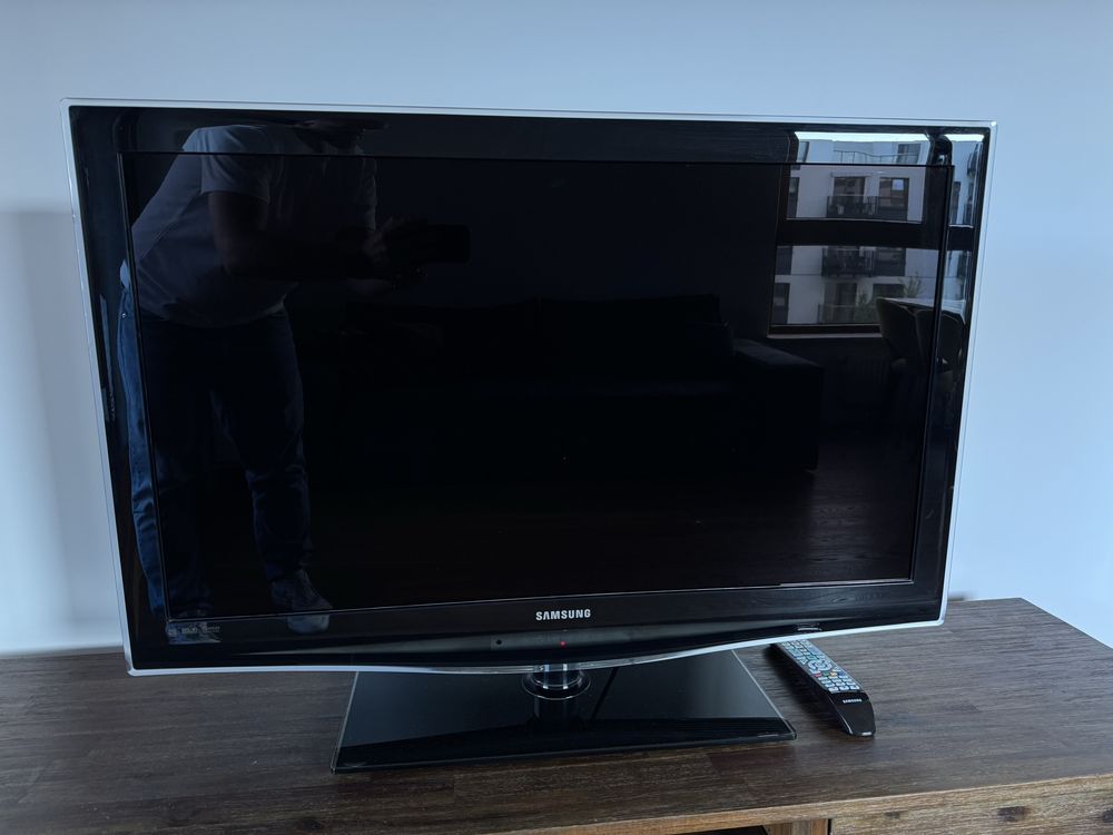 Telewizor LCD Samsung LE40B650 - jak nowy
