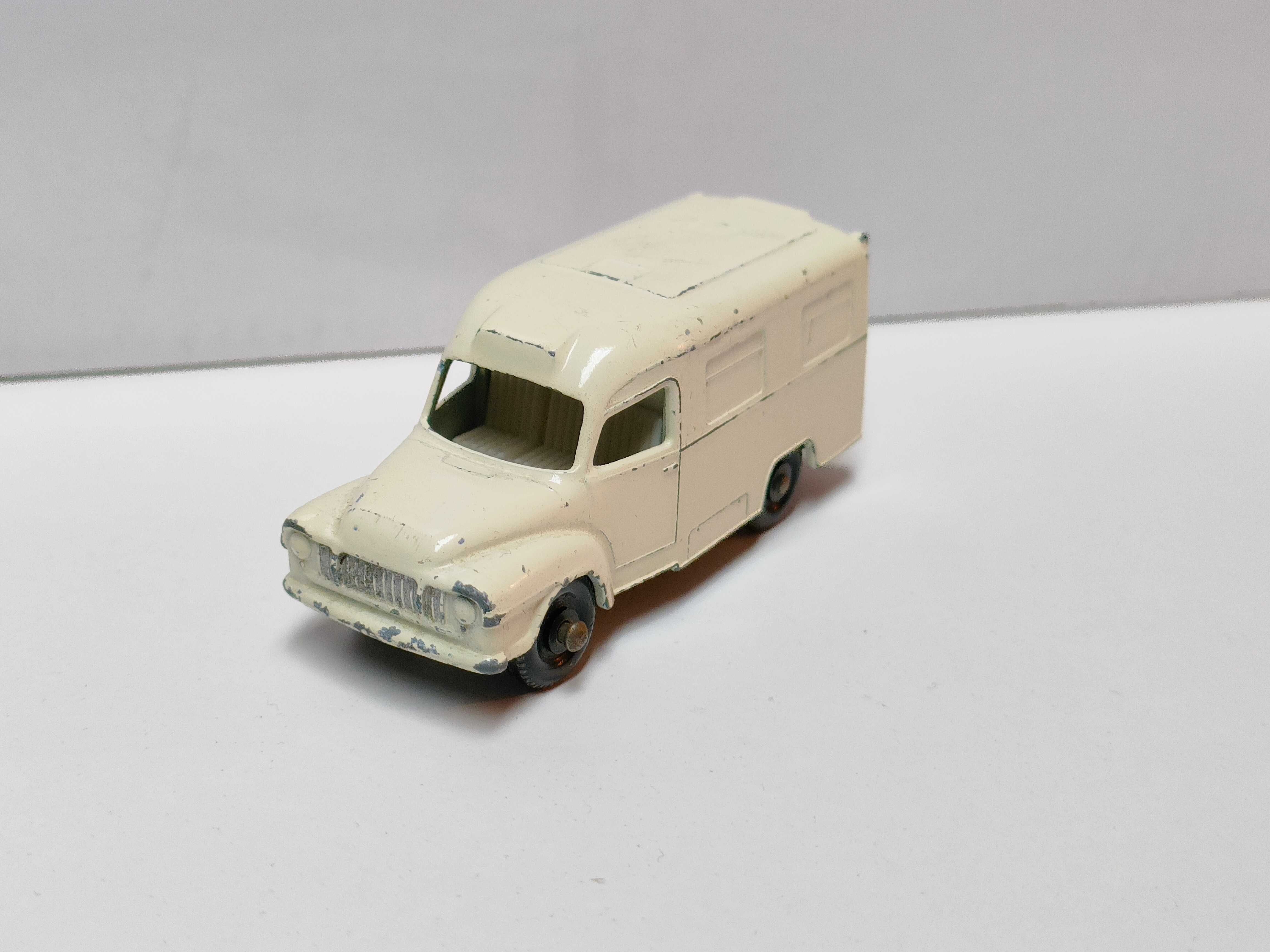 Matchbox Bedford Lomas Ambulance Regular Lesney.