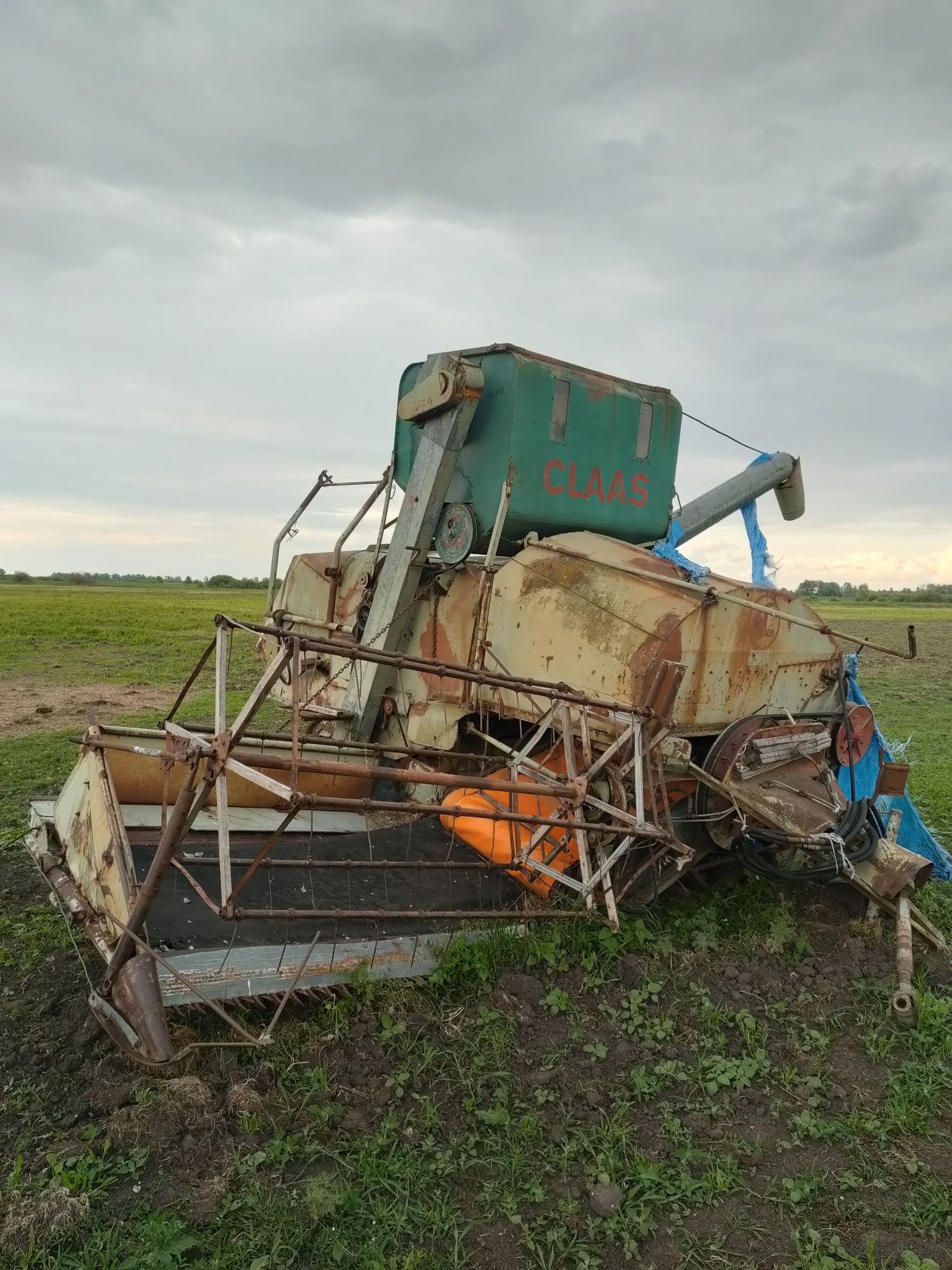 Продам прицепний комбайн