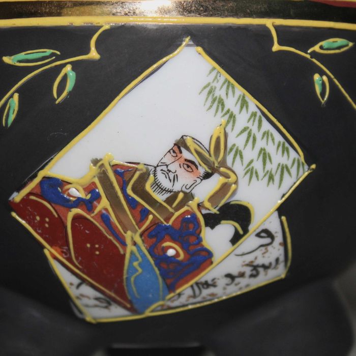 Porcelana Satsuma - Incensário Japonês