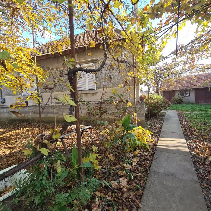 Продається будинок в с. Яноші , неподалік АТБ.
