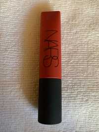 Pomadka do ust NARS kolor Pin up