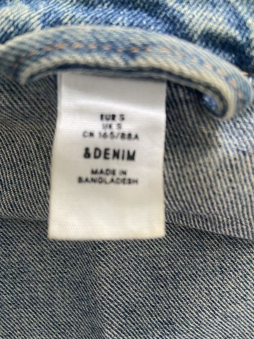 Blusao de ganga rasgado