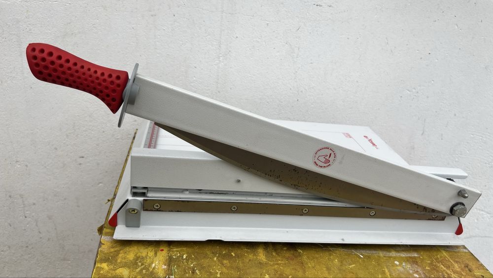 Guilhotina de Papel Yosan 44 – Profissional