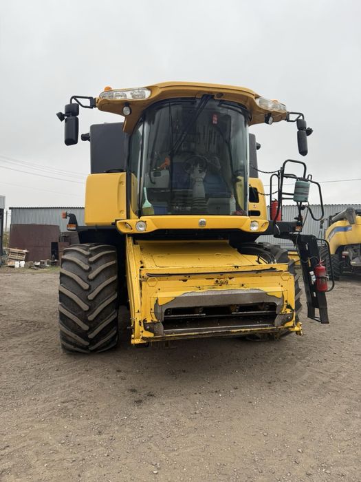 Продам комбайн New Holland CX8080