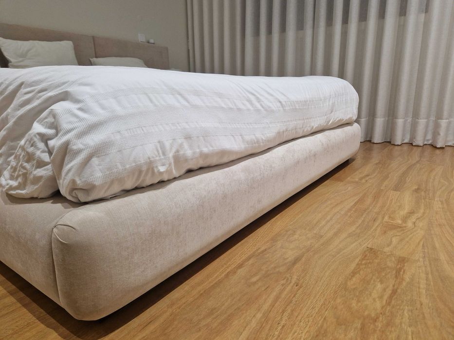 Vendo cama 200 x 180 cm (sem colchão)