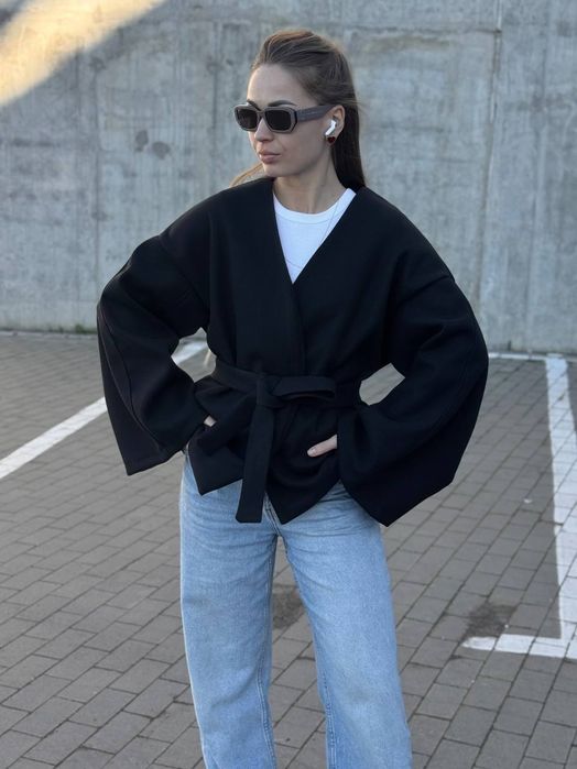 Жіноче коротке пальто