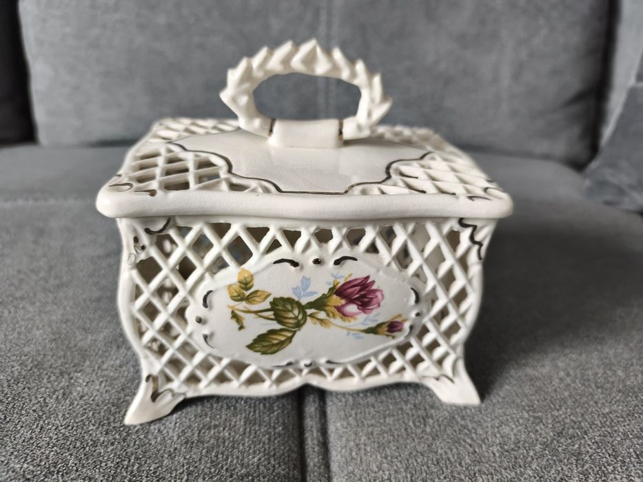 Szkatułka ceramiczna ażurowa
