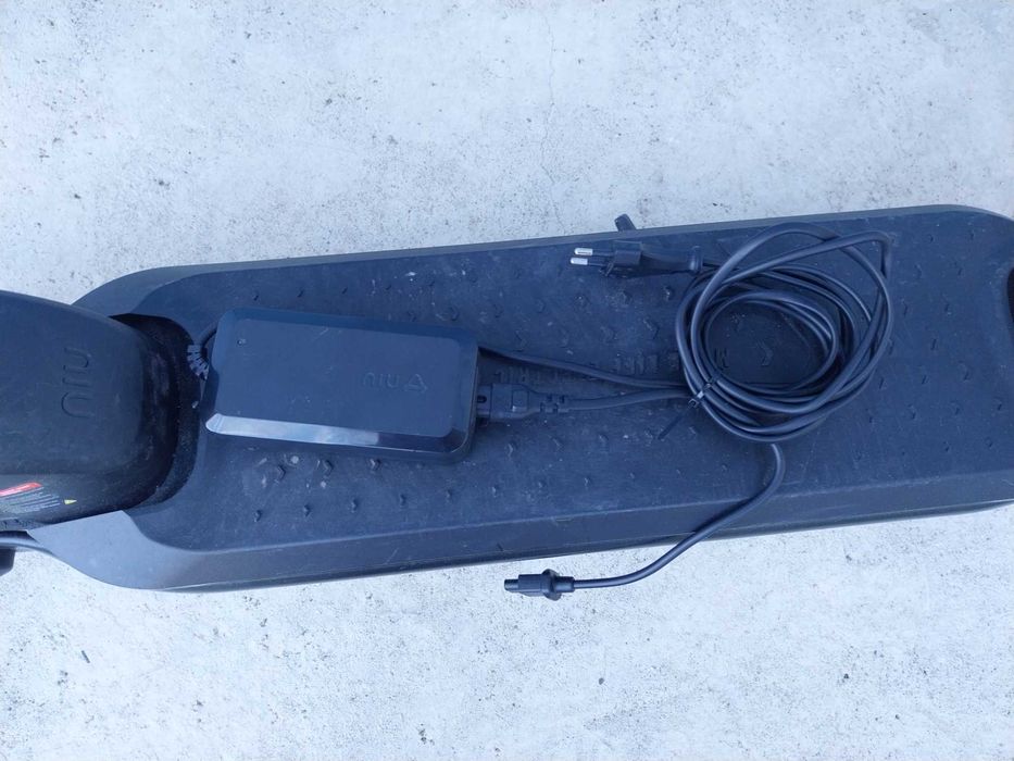 Trotinete elétrica pouco uso com carregador original