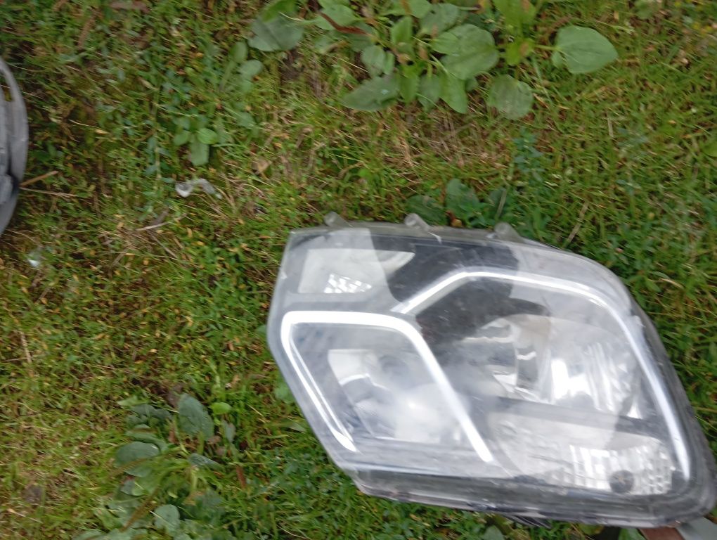 Lampa reflektor prawy przód Dacia Duster I 1 Oryginał Europa