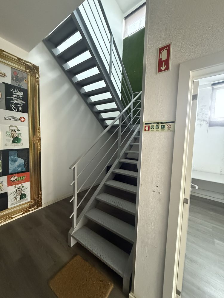 Aluga-se Pavilhão Amadora 1.000m2