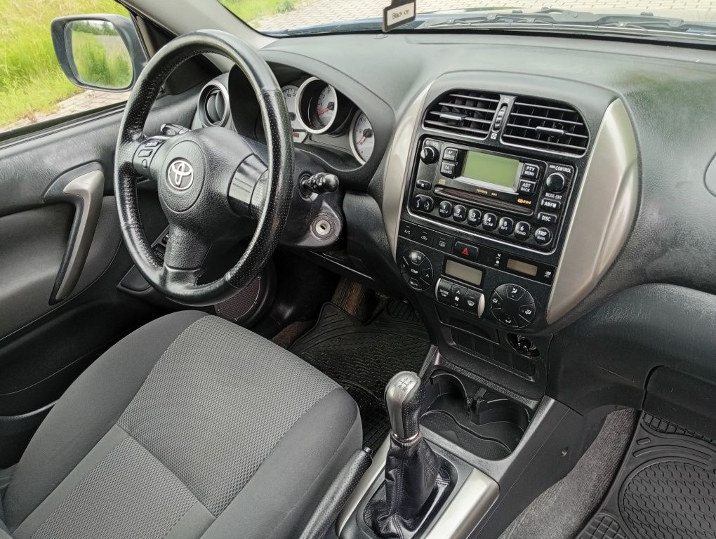 Toyota RAV4,4x4 napęd,hak,klima,2004r