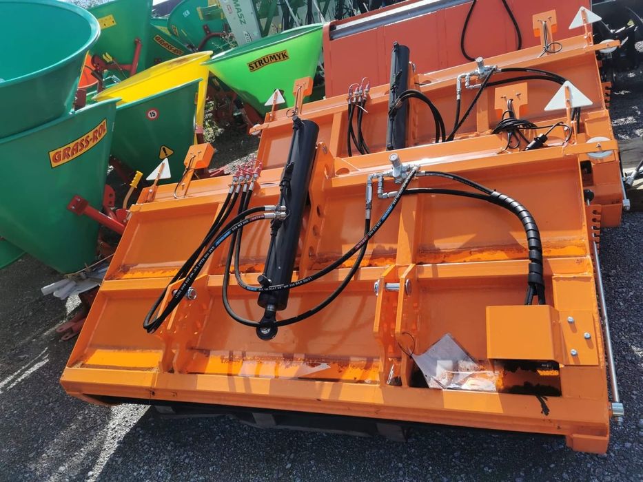 Nowa piaskarka solarka do piachu soli posypywarka samozaładowcza