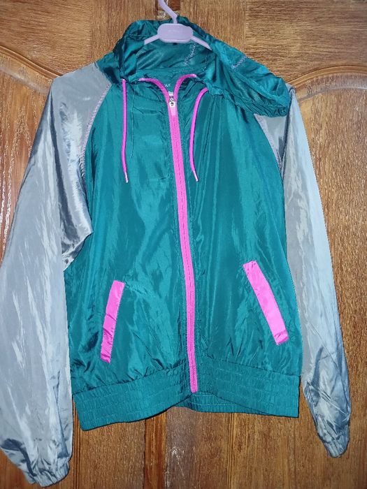 Классная ветровка девушке