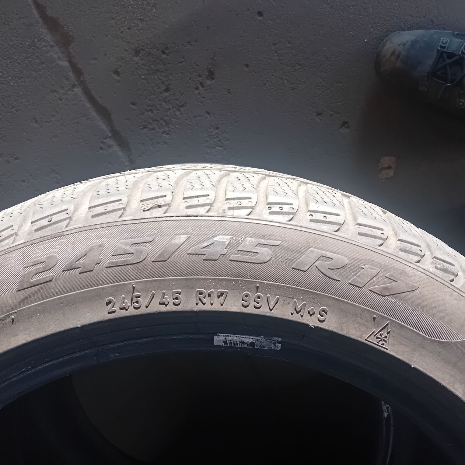 Opony Pirelli 245 45 R17