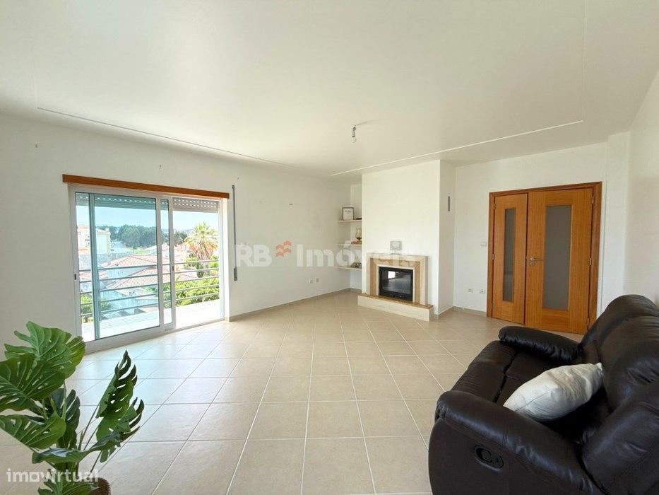 Apartamento T2 com sótão e garagem - Entroncamento