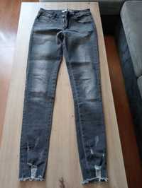 Spodnie jeansowe,czarne z przetarciami