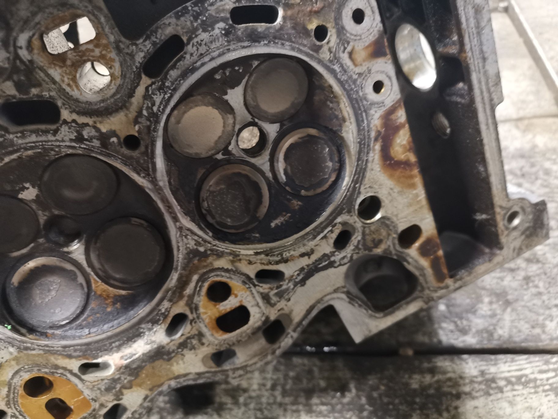 BMW E90 E91 E87 E46 N46 N42 głowica z podstawą wałka mimośrodowego