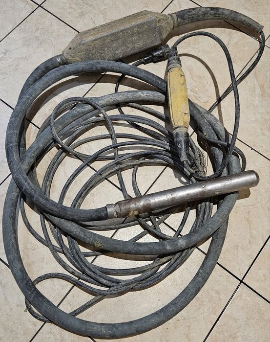 **Wibrator pogrążalny do betonu - Stówka Grudziądz**