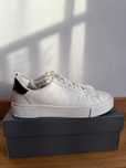 Sznurowane buty sportowe