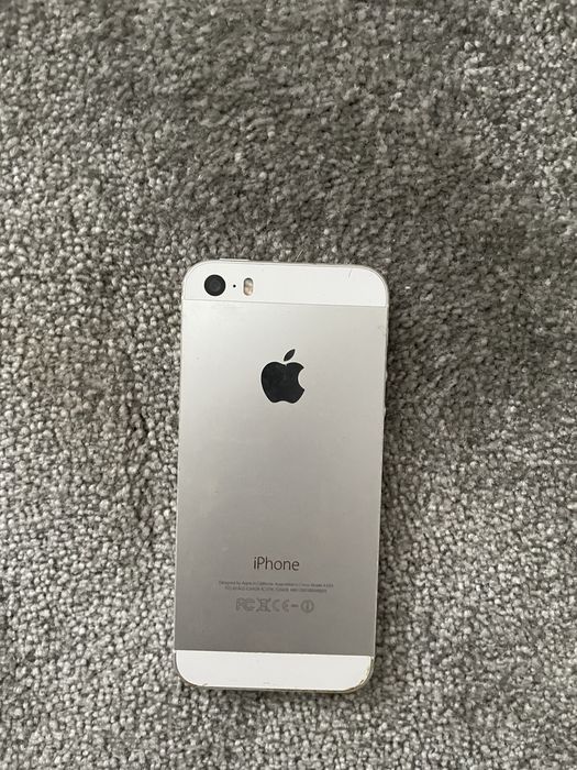 2 iphones 5  um funciona outro para pecas