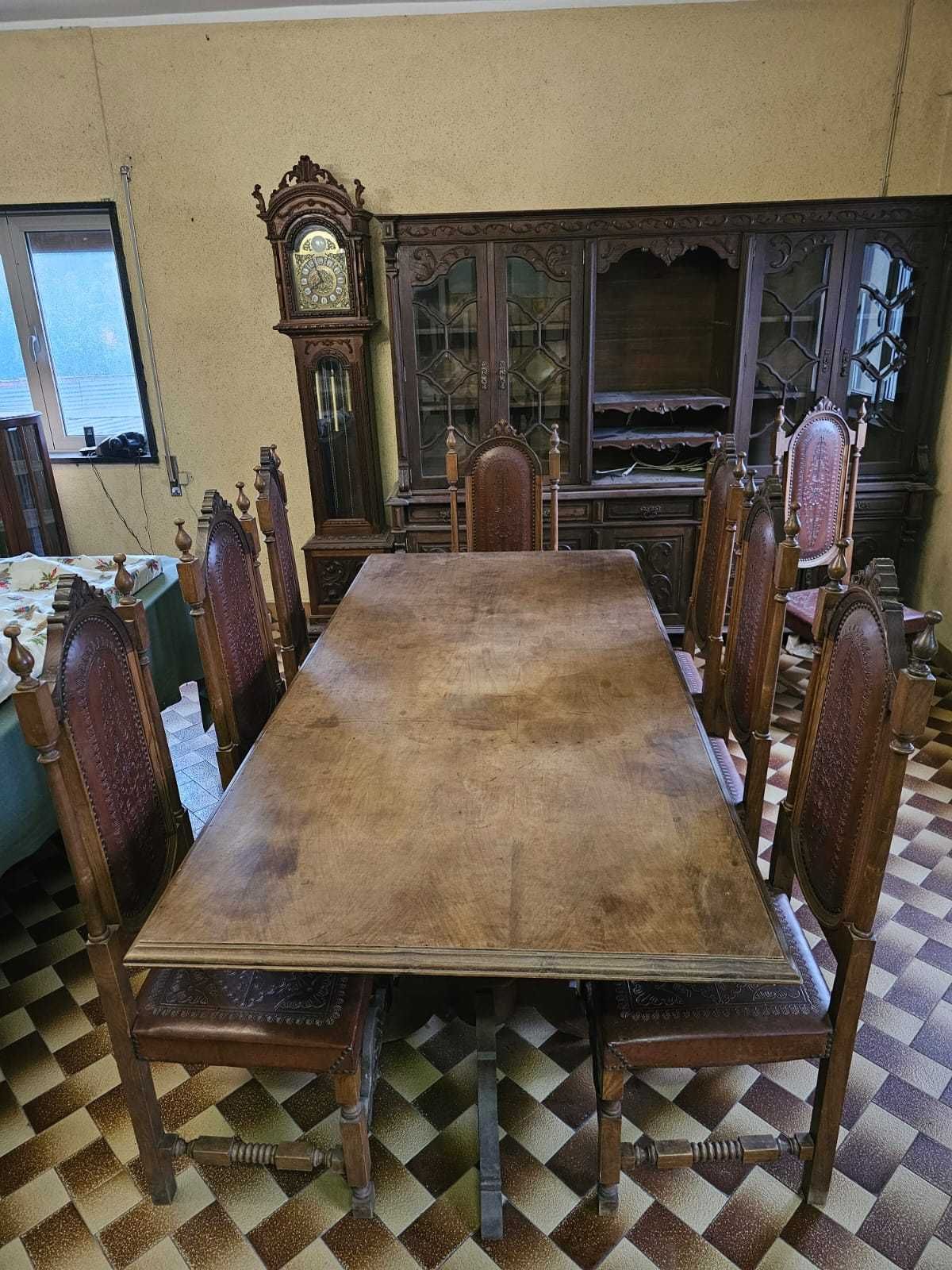 Mesa de cozinha com cadeiras
