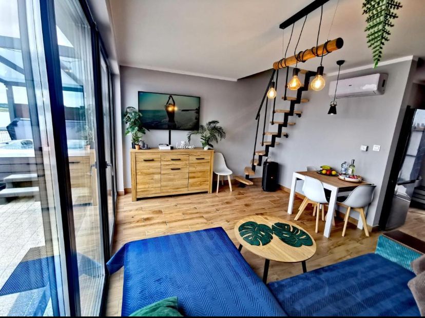 Domek nad jeziorem jacuzzi sauna linia brzegowa prywatna plaza TOP 8os