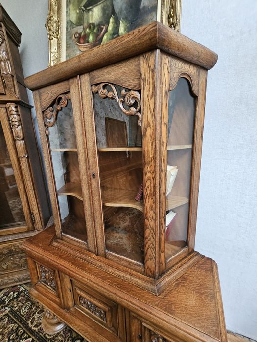 Rzeźbiona witryna serwantka na kulistych nogach #883 Stylowy Węgrów