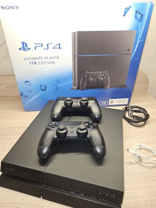 Sony Playstation 4 1Tb CUH-1208B, 2шт геймпади+ гра Assassin's Creed
