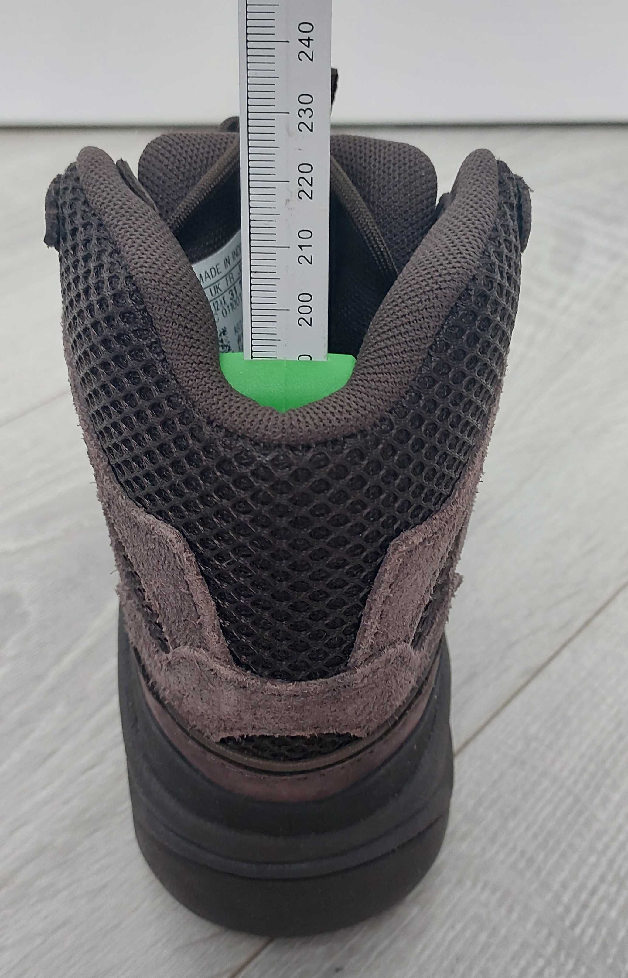Buty dziecięce ADIDAS YEZZY DESERT BOOT OIL EG6489, R. 31