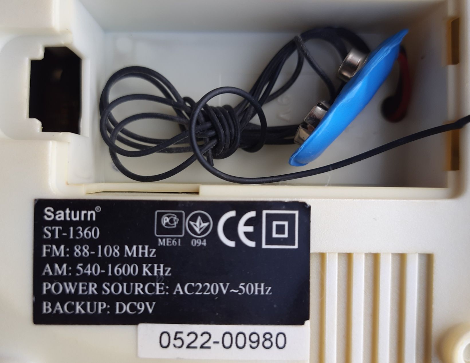 Часи електронні Saturn ST 1360 з радіоприймачем та будільником