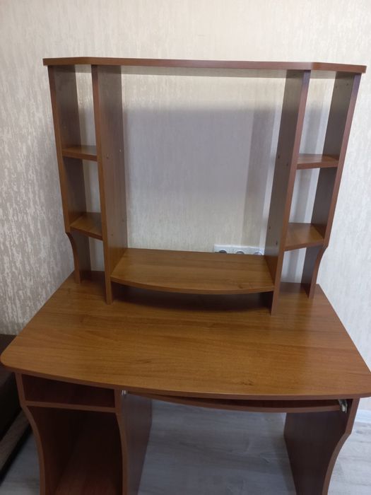 Компьютерный стол со стулом