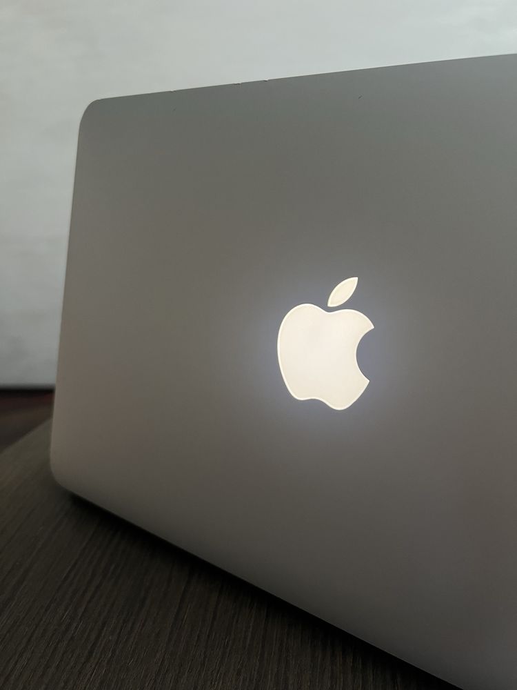 Macbook Air 11-inch,  A1465