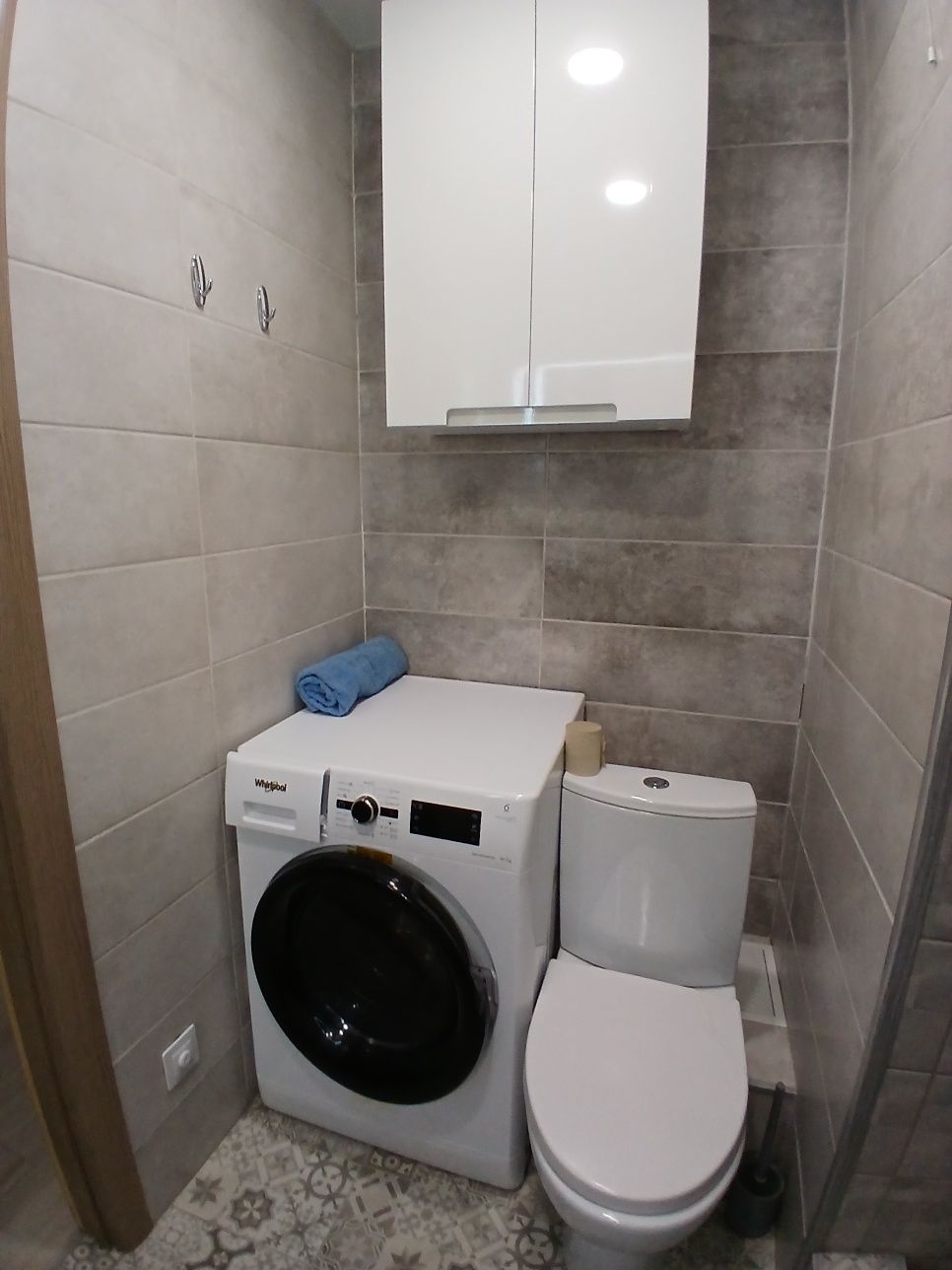 Продаж 2к квартири з сучасним ремонтом, меблями, технікою