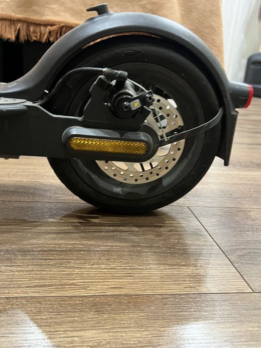 Електросамокат Mi Electric Scooter Essential.