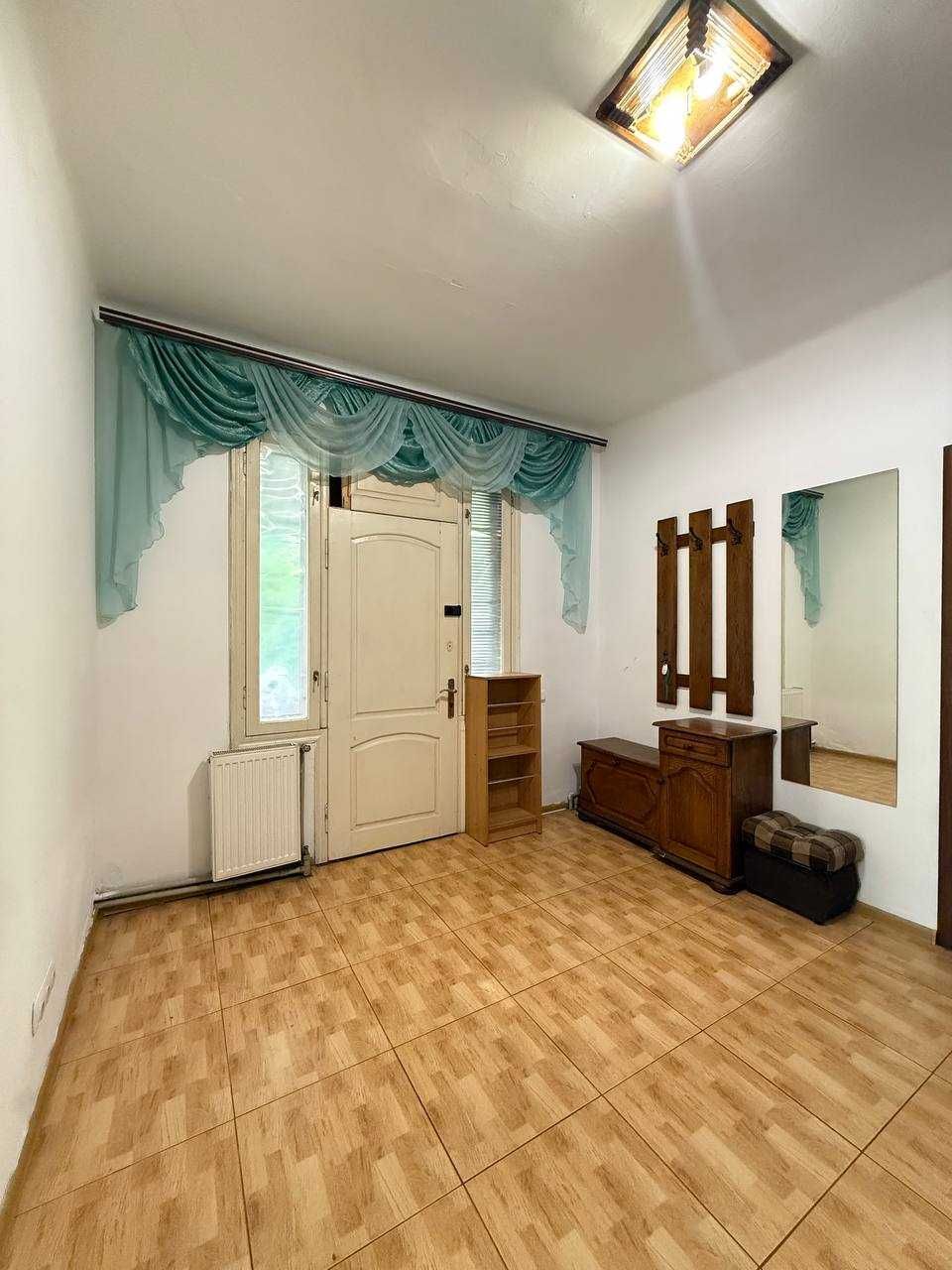 Продаж будинку в центрі міста