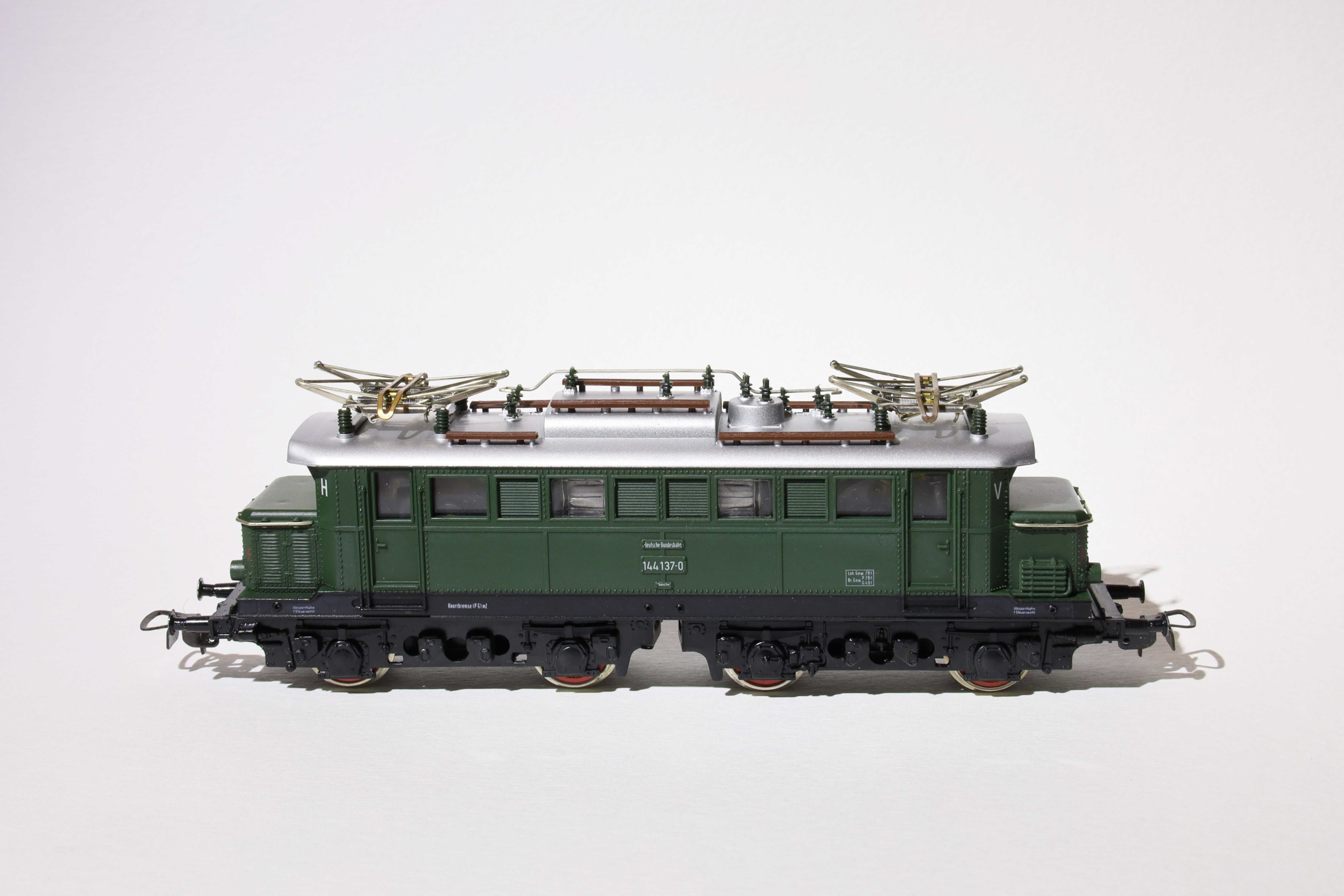 НОВА модель електровозу BR244(144) від компанії PIKO (1989р)