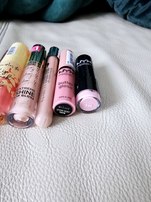 Szminki i błyszczyki zestaw + kredka gratis