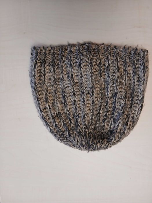 Czapka beżowo-czarna, Reserved