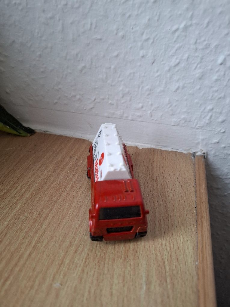 Samochodzik,resorak, Matchbox, ciężarówka bilbord