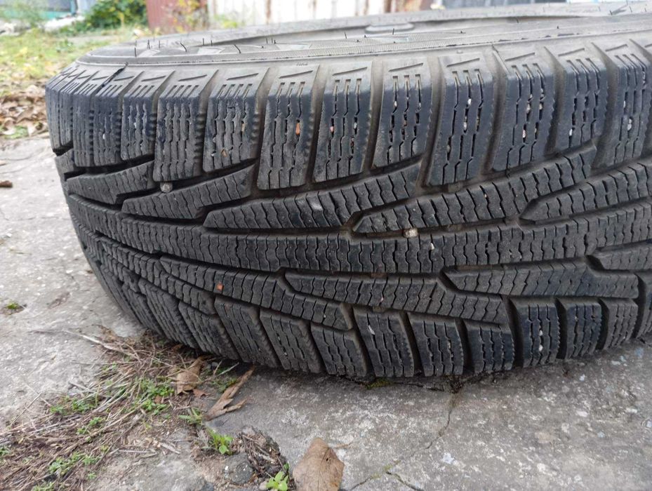 Зимние шины Nokian RS2 195/65 R15 — с дисками + колпаки