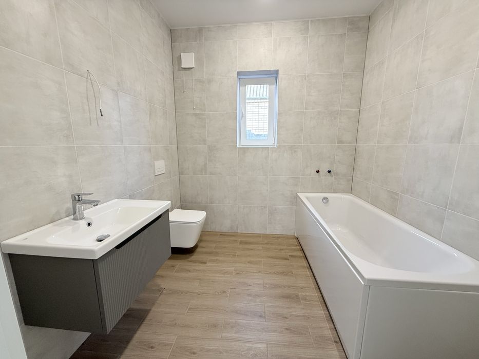 Продам новострой в центре Подгородного можно под Э Оселю !!! ( С )