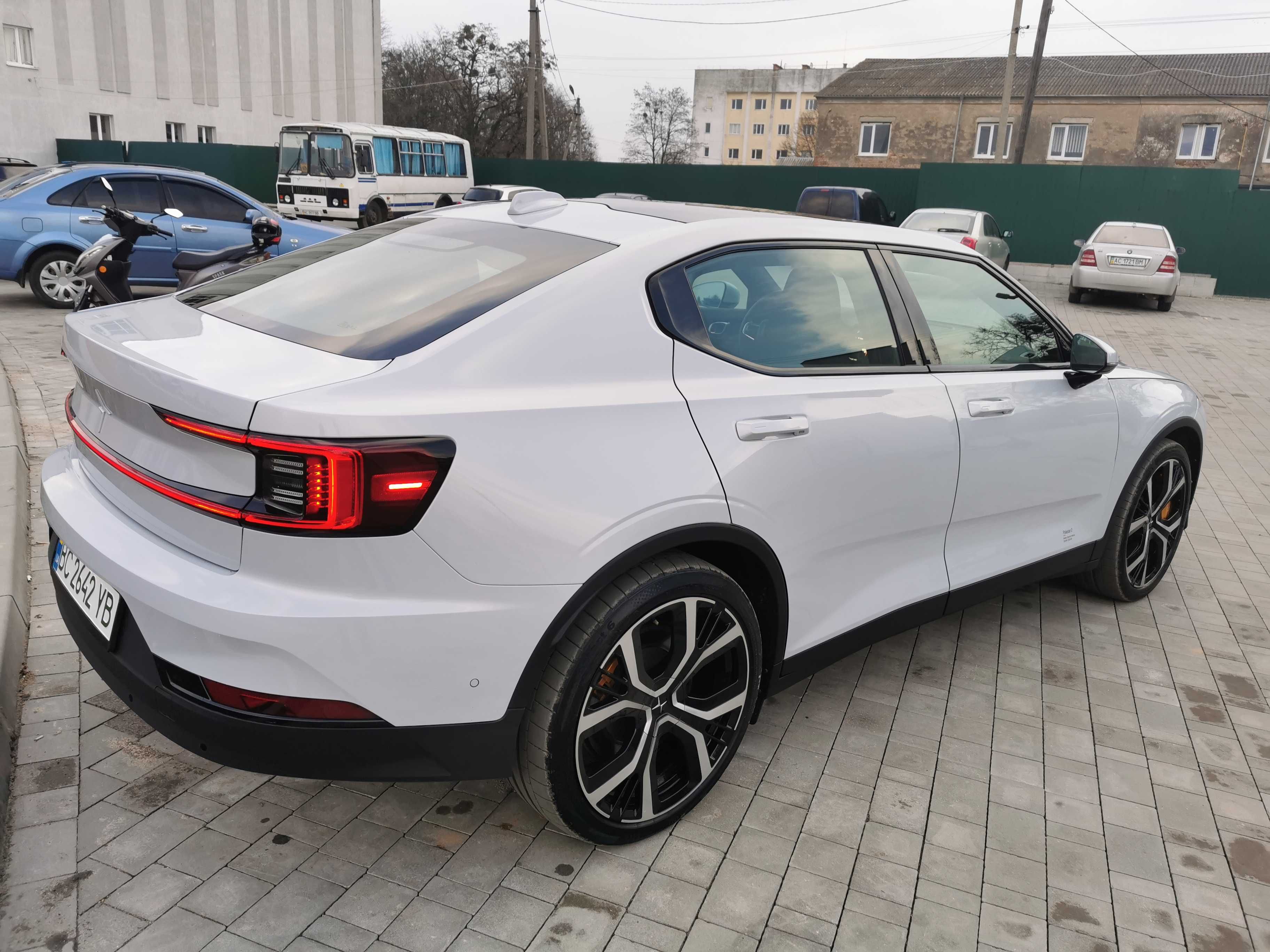 Електромобіль Polestar 2