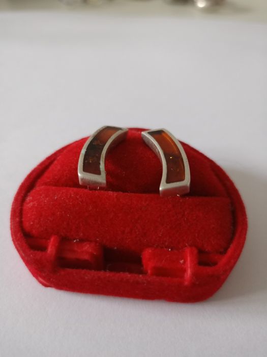 Srebrne kolczyki z bursztynem wkręcane