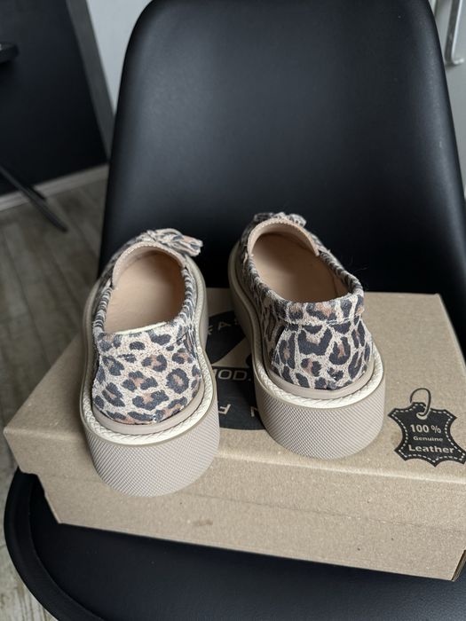 Модні леопардові сліпони