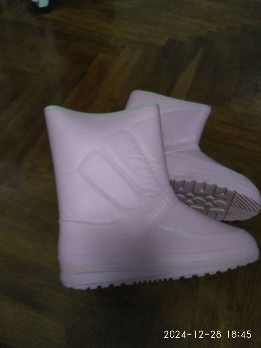 Нові прорезинені, утеплені сапожкі