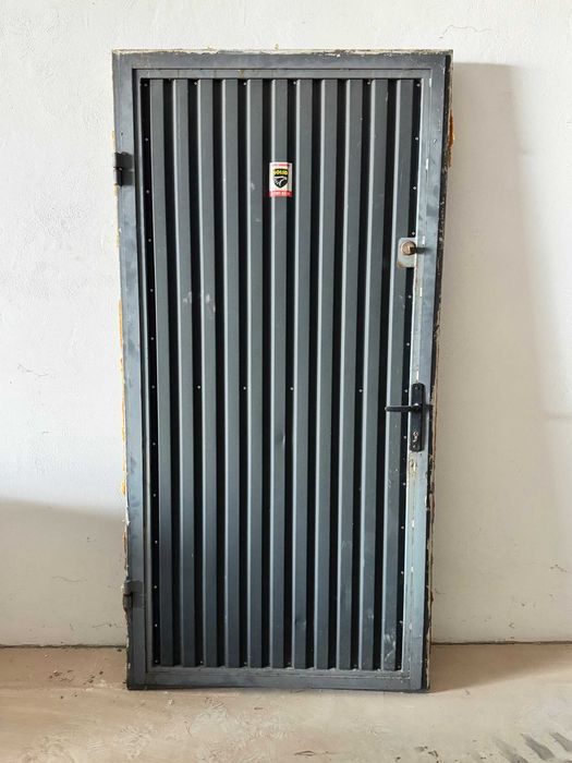 Solidne drzwi metalowe, ocieplane z ościeżnicą 90 cm budowa magazyn